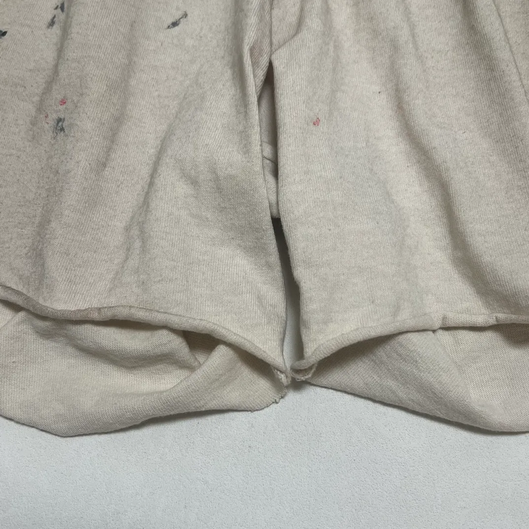 More details GALLERY DEPT. INSOMNIA SHORTS/WHITE English mud-dyed and ink-splashed shorts, off-white S-XL, super comfortable and breathable fabric, liberating the lower body, heavy wash, mud-dyed and distressed, super complex ink-splashed graffiti